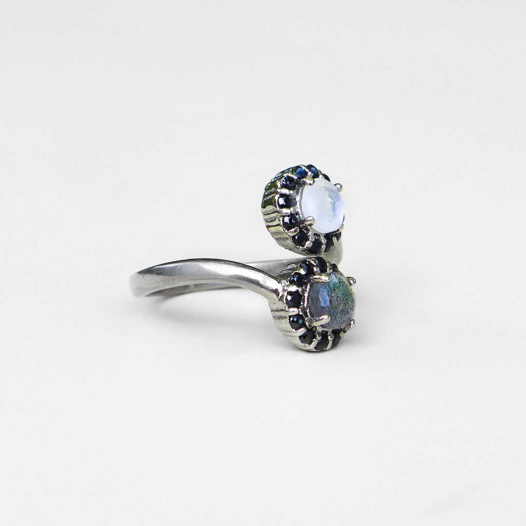 BLACK AND WHITE RING
