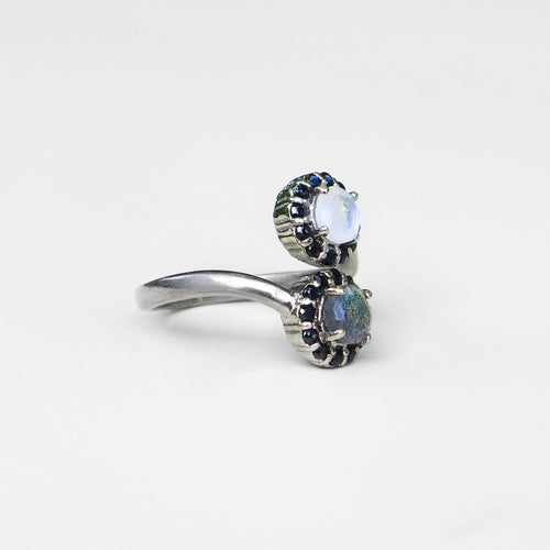 BLACK AND WHITE RING