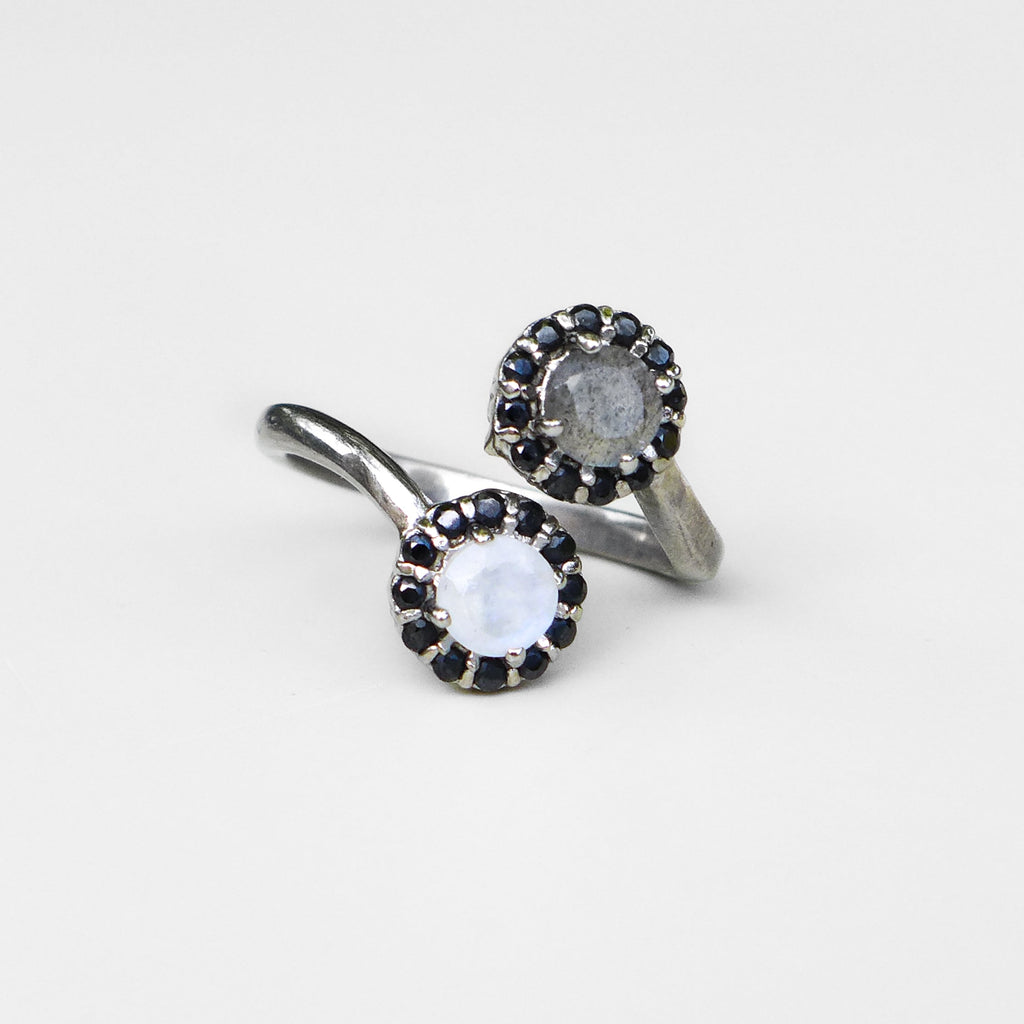 BLACK AND WHITE RING