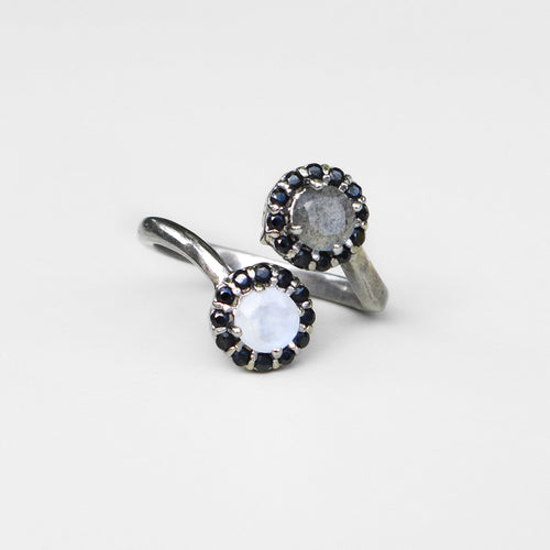 BLACK AND WHITE RING