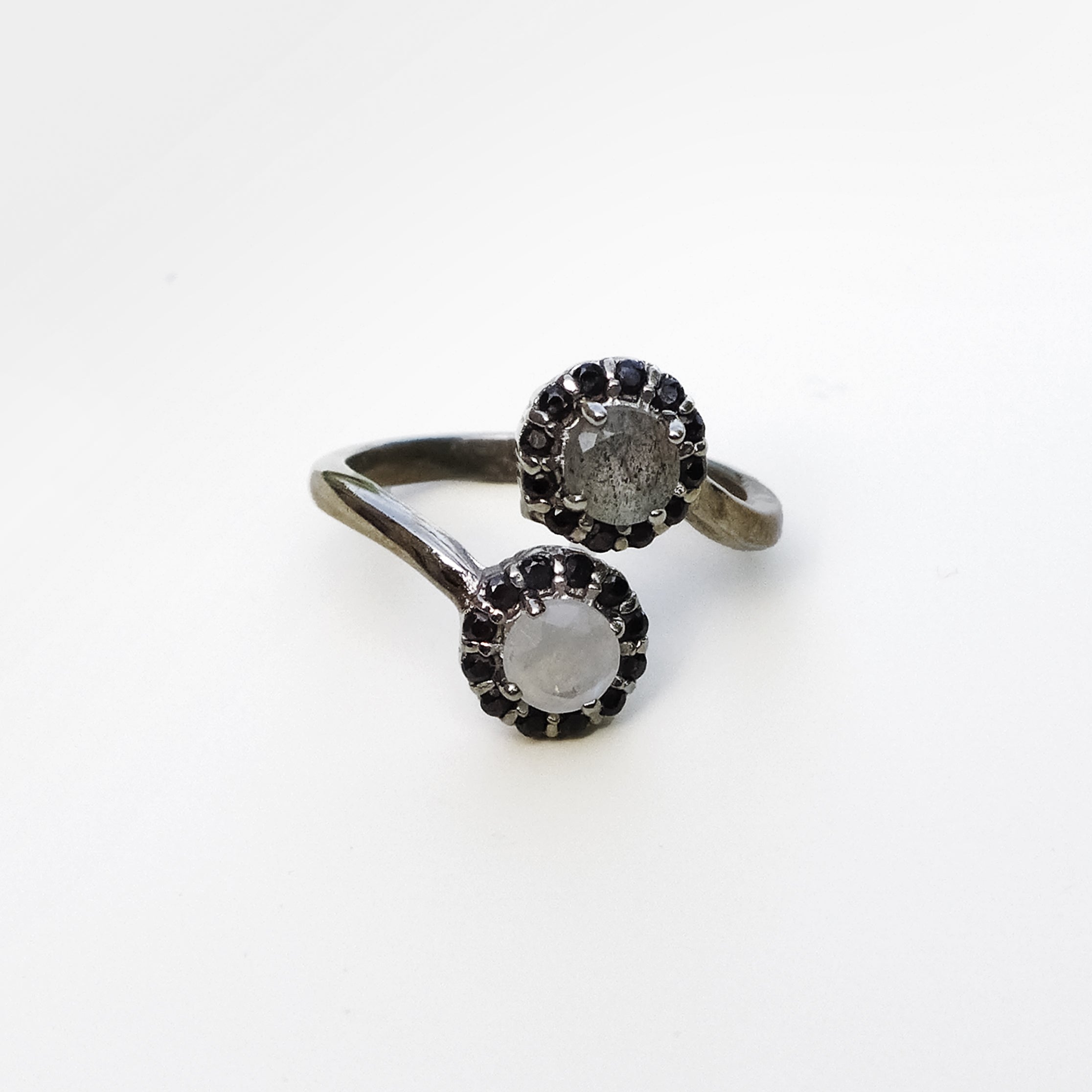 BLACK AND WHITE RING
