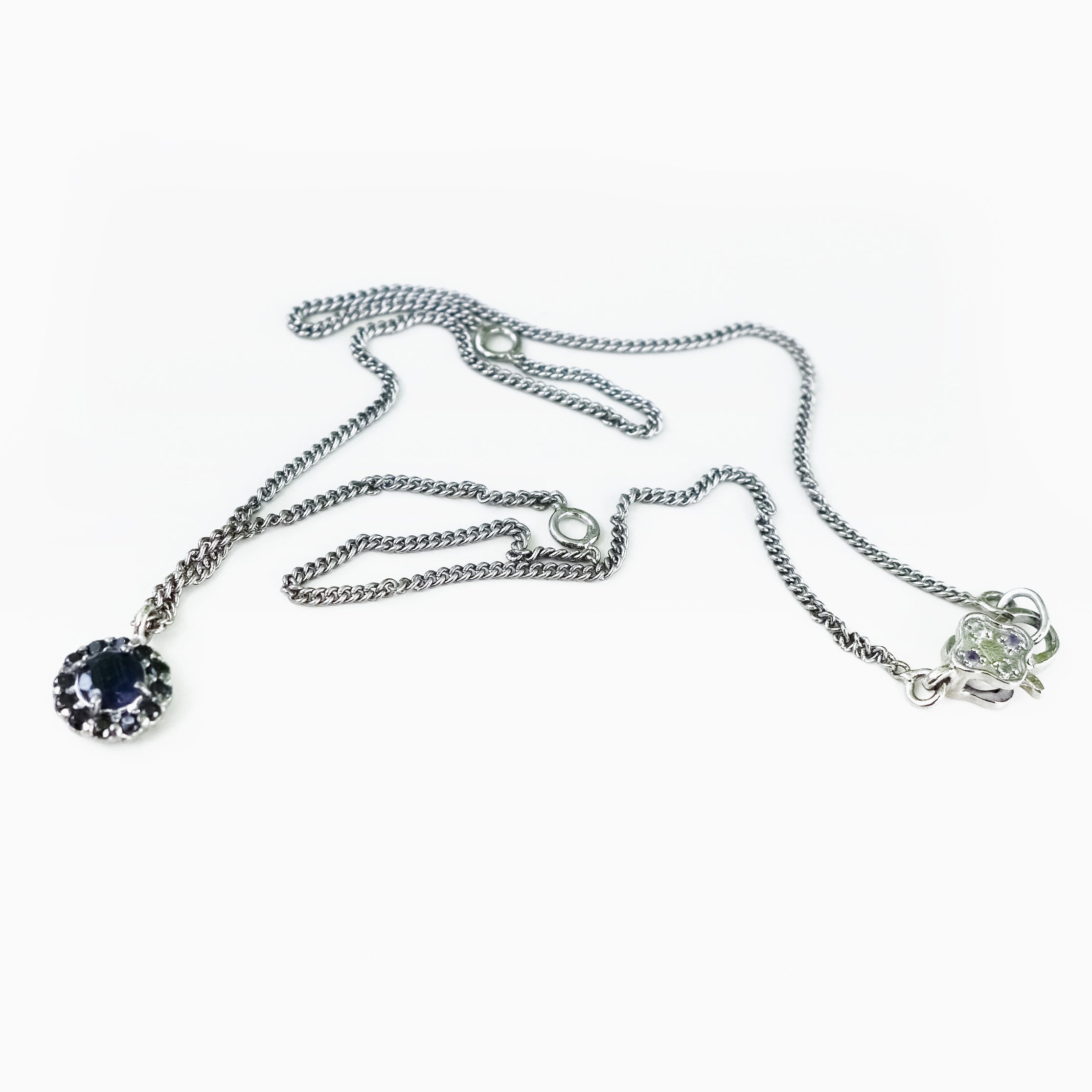 BLACK FLOWER PENDANT