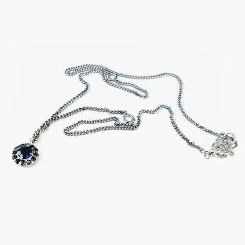 BLACK FLOWER PENDANT