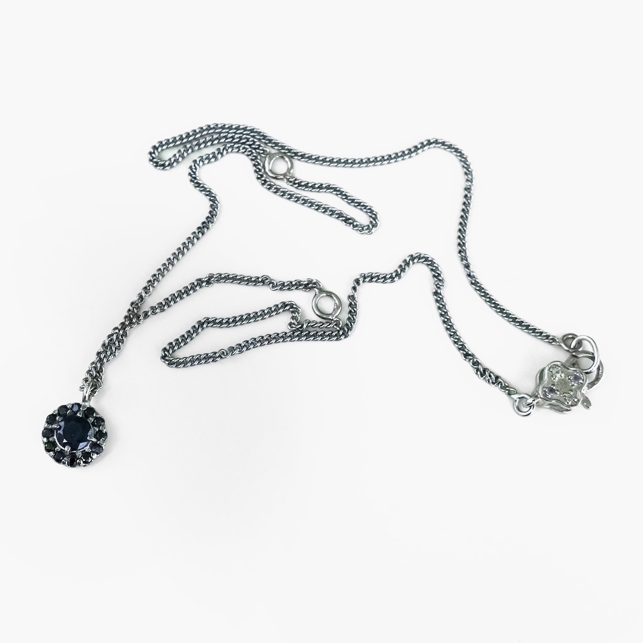 BLACK FLOWER PENDANT