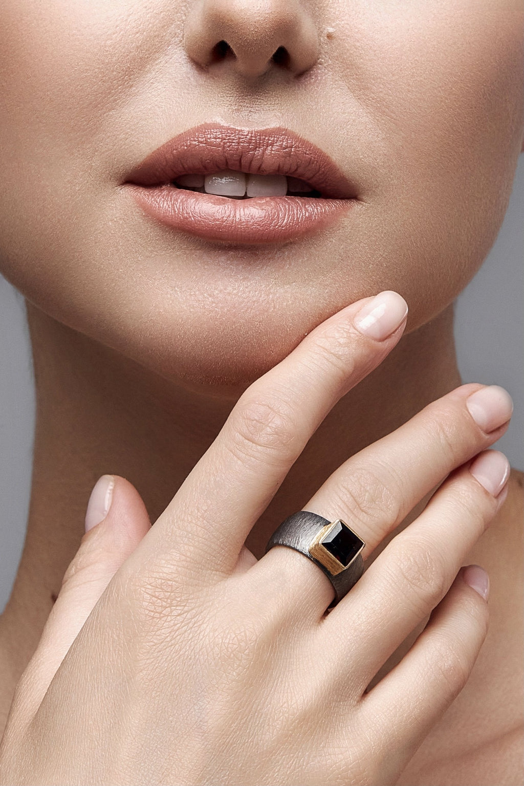 GARNET DOUBLE BLACK RING