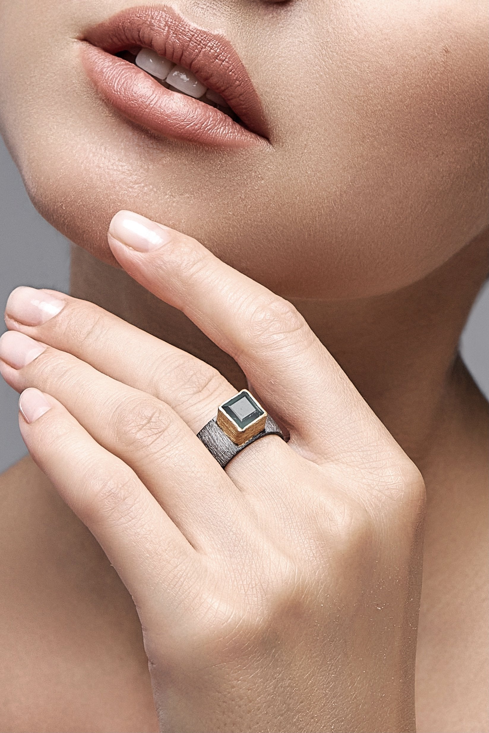 GREEN ONYX DOUBLE BLACK RING