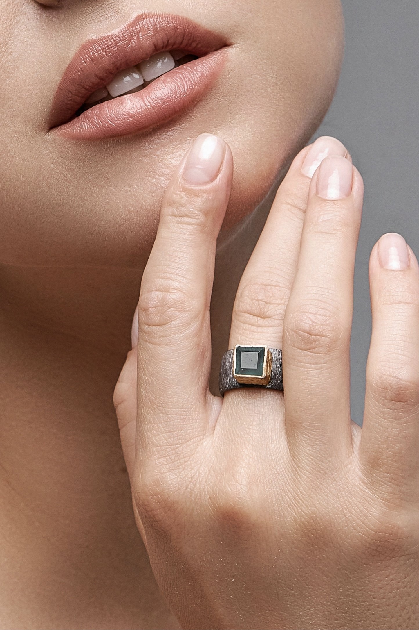 GREEN ONYX DOUBLE BLACK RING