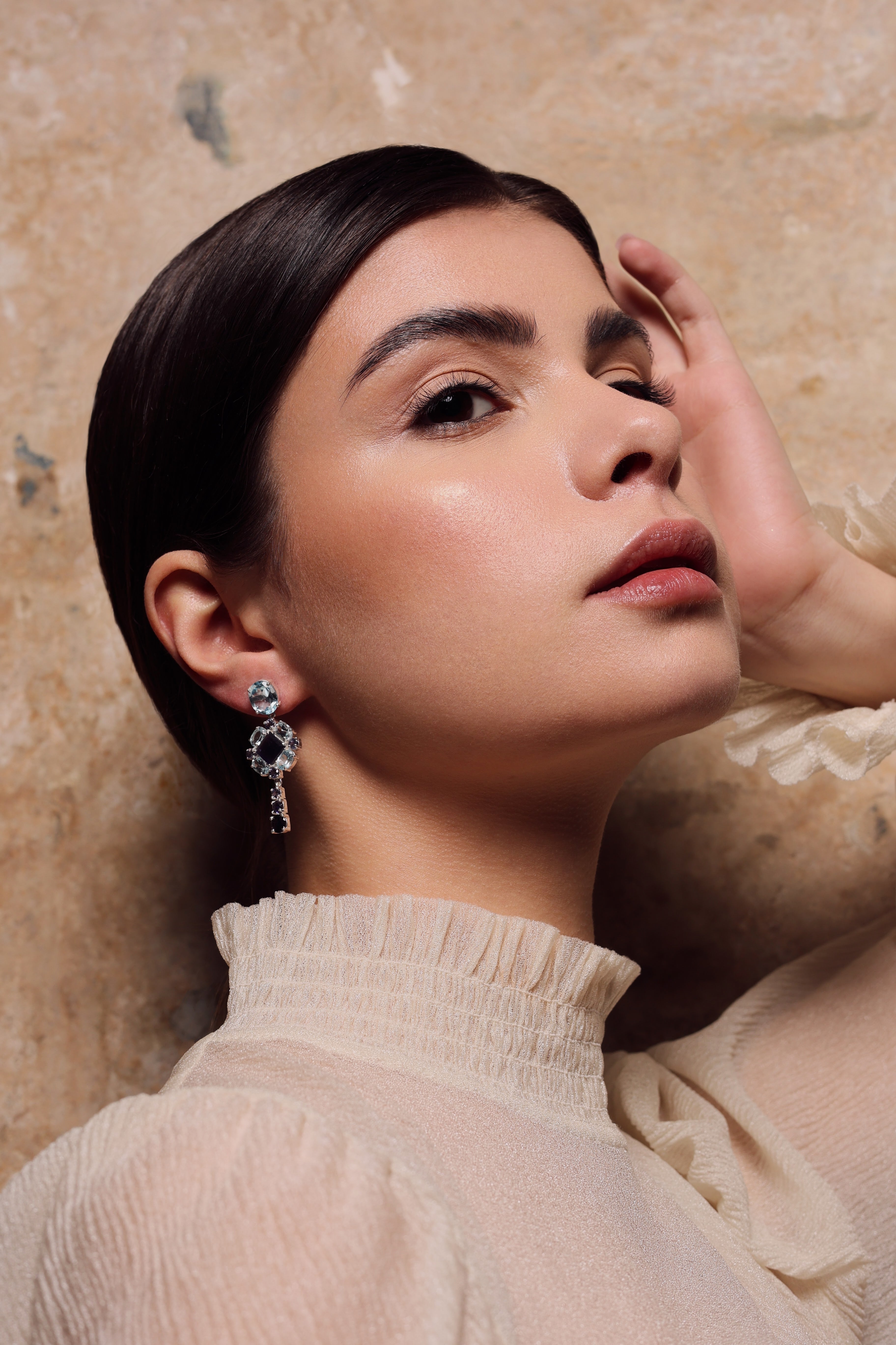 LIGHT BLUE QUEEN EARRINGS
