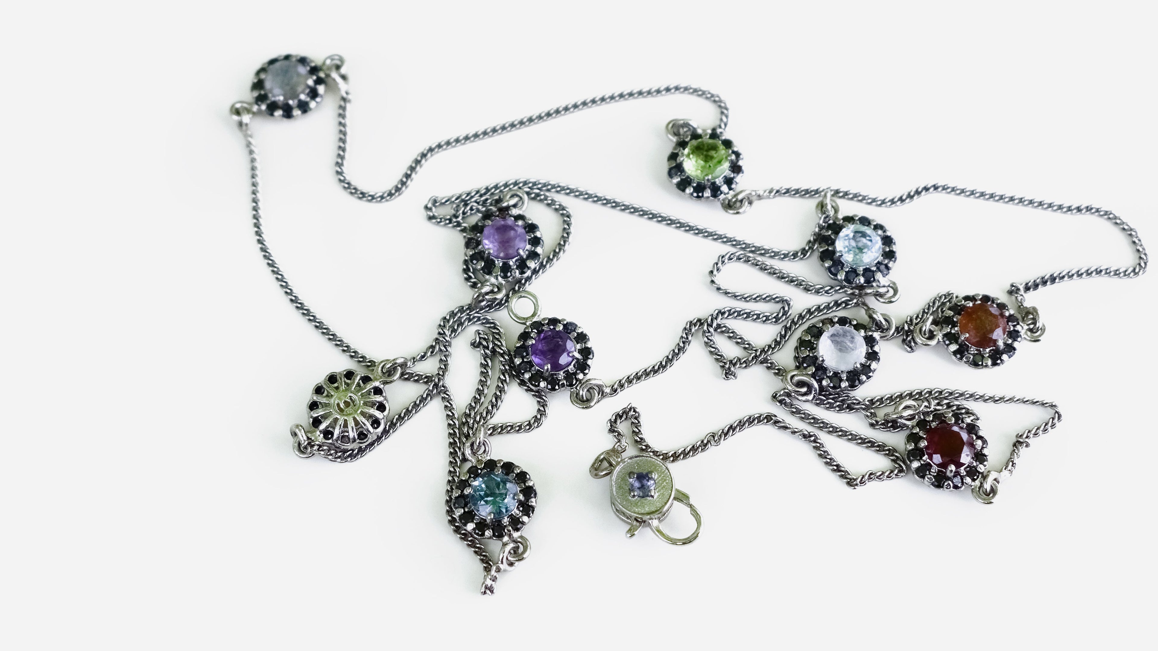 LONG BLACK FLOWER NECKLACE