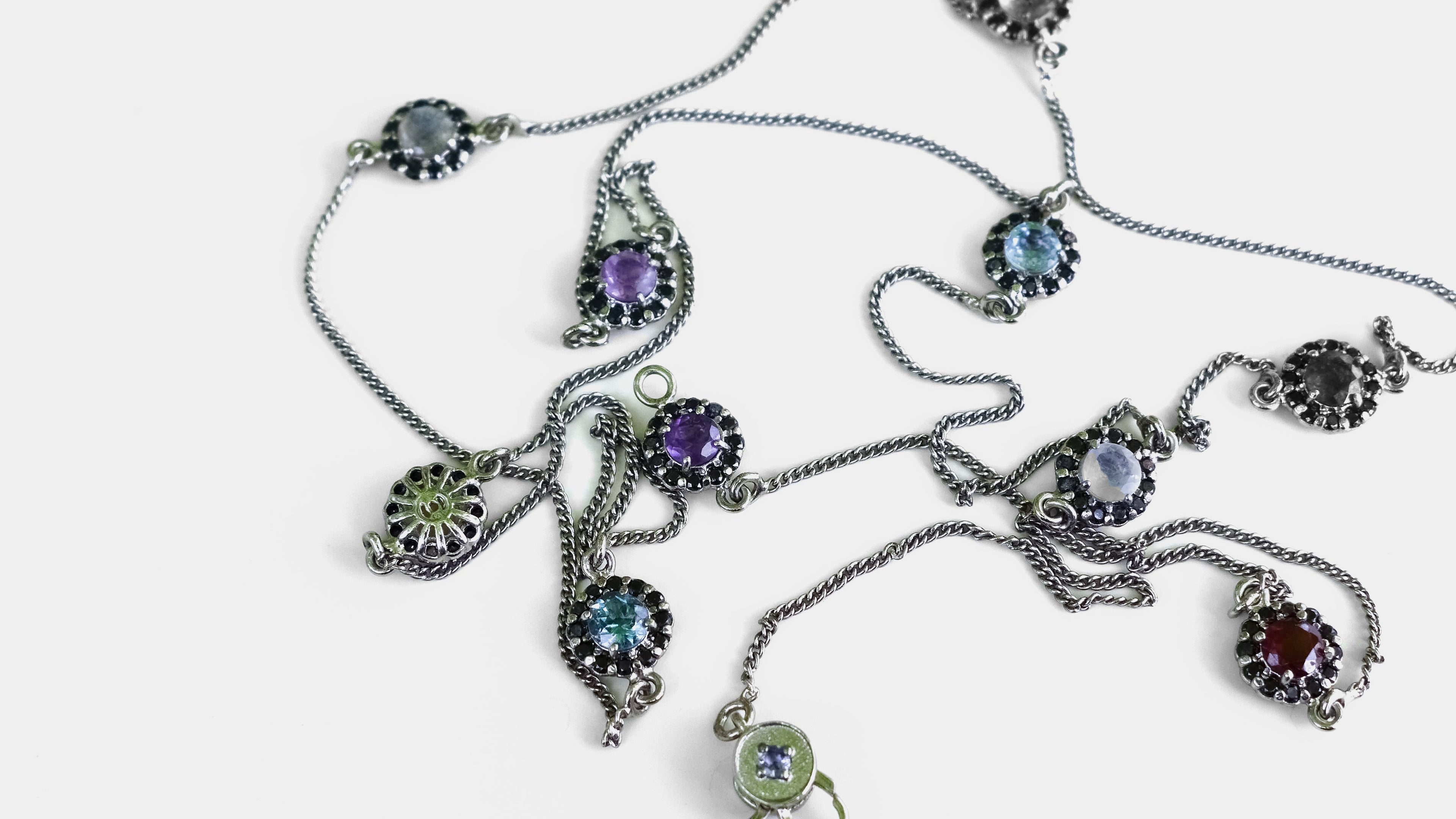 LONG BLACK FLOWER NECKLACE