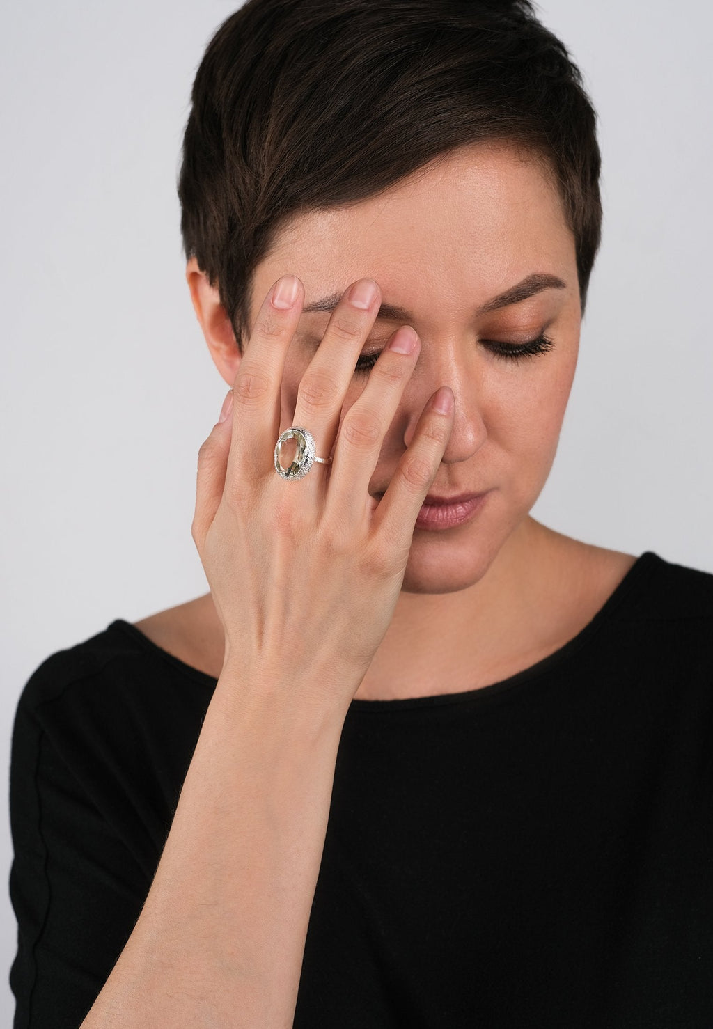 OVAL RING GREEN AMETHYST