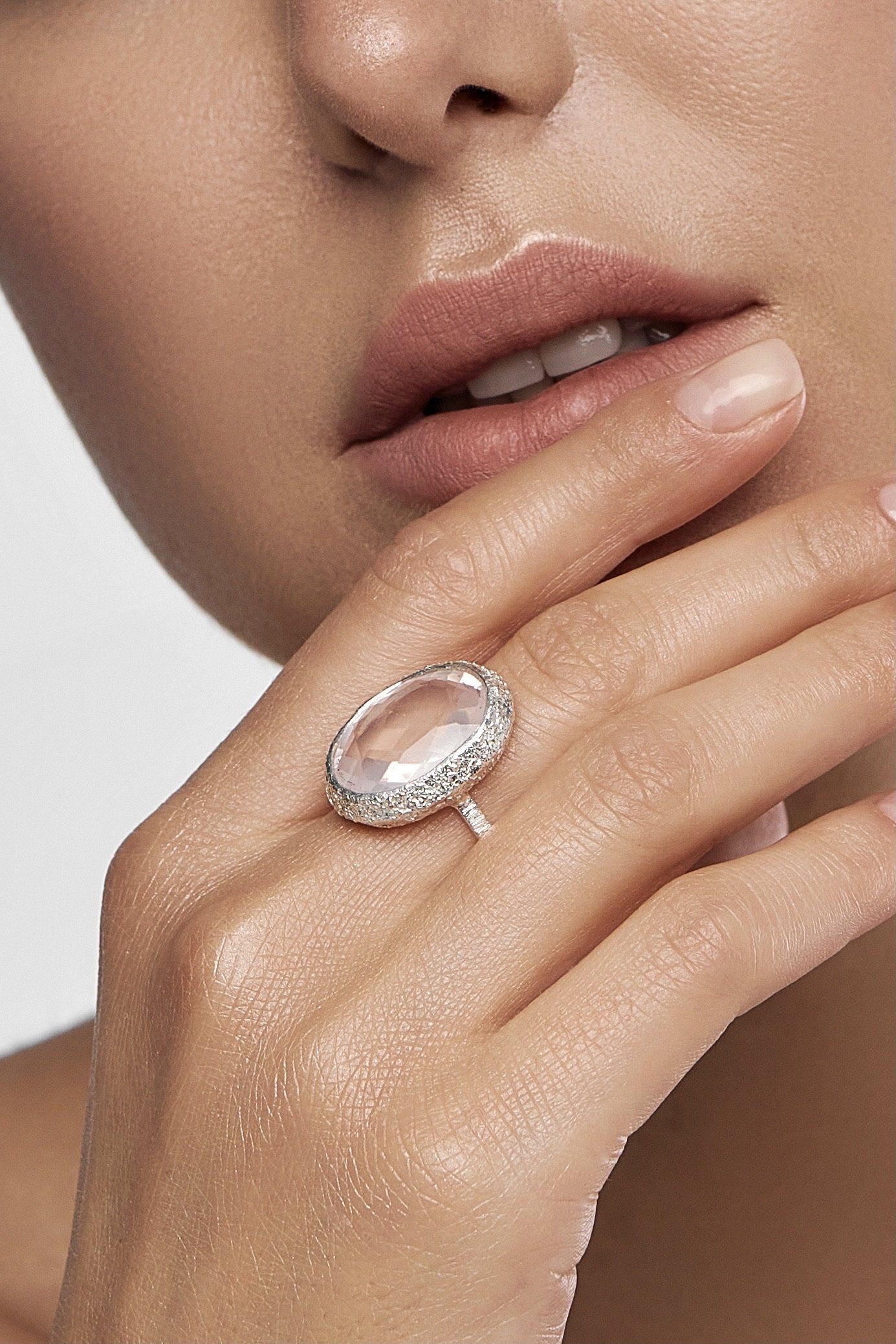 ROSE QUARTZ OVAL SILVER RING